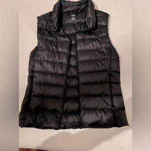 Lightweight women’s front zip puffer vest. Like new.